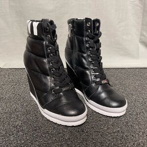 Women’s DKNY Black Wedged Sneaker size 6.5